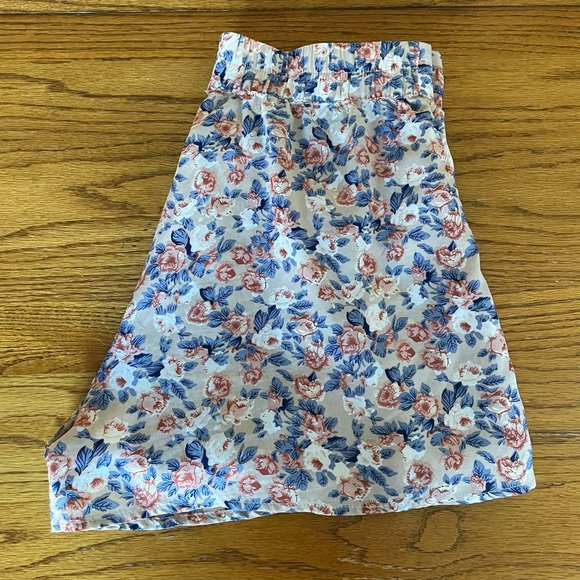 Women’s Shorts - Picture 3 of 3